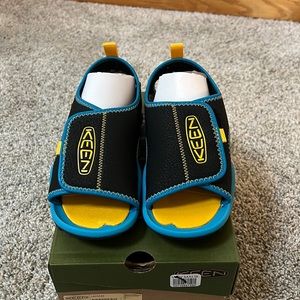 Boys Keen Sandals Size 13